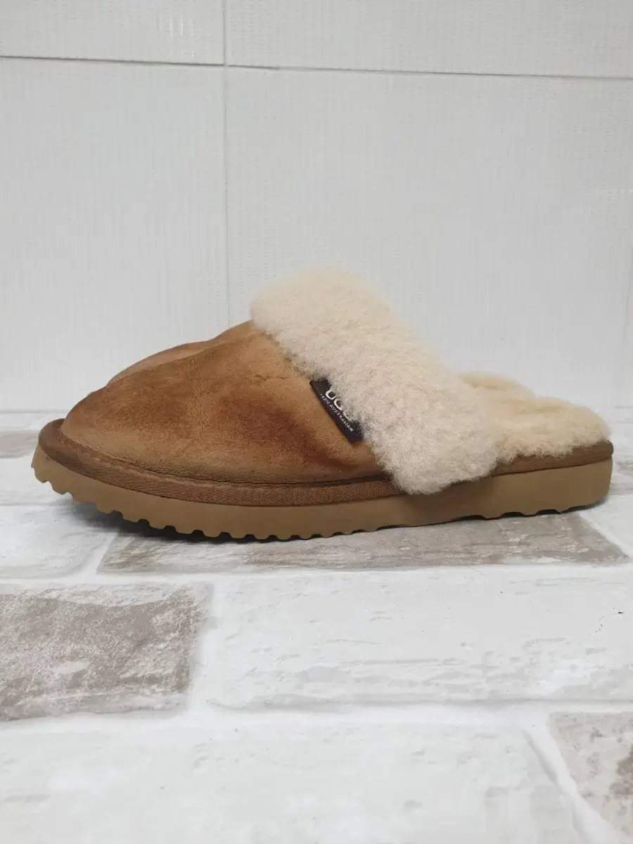 UGG  어그 디스케트 슬리퍼 OG 240