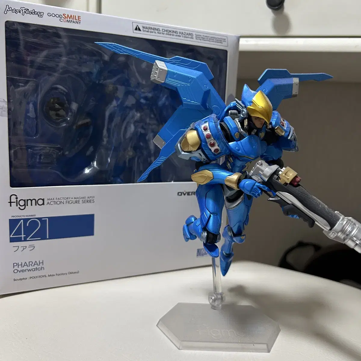 I'm selling an Overwatch figma para figure