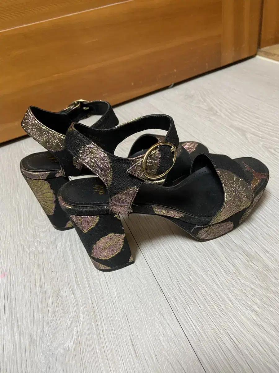 H&M 힐 샌들 37 (230-240)