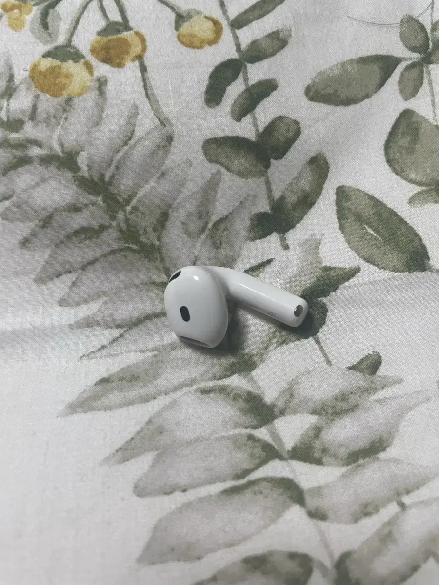 AirPods 4th generation right ANC no-cancellation model