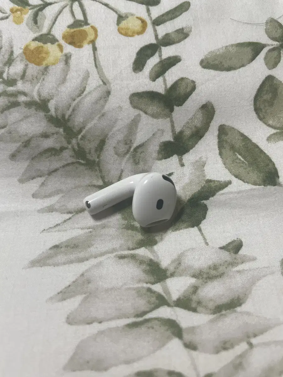 AirPods 4th generation, left, ANC no-cancellation model