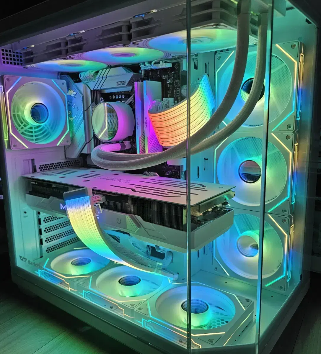 라이젠 9800X3D RTX4080S 화이트 PC 팝니다