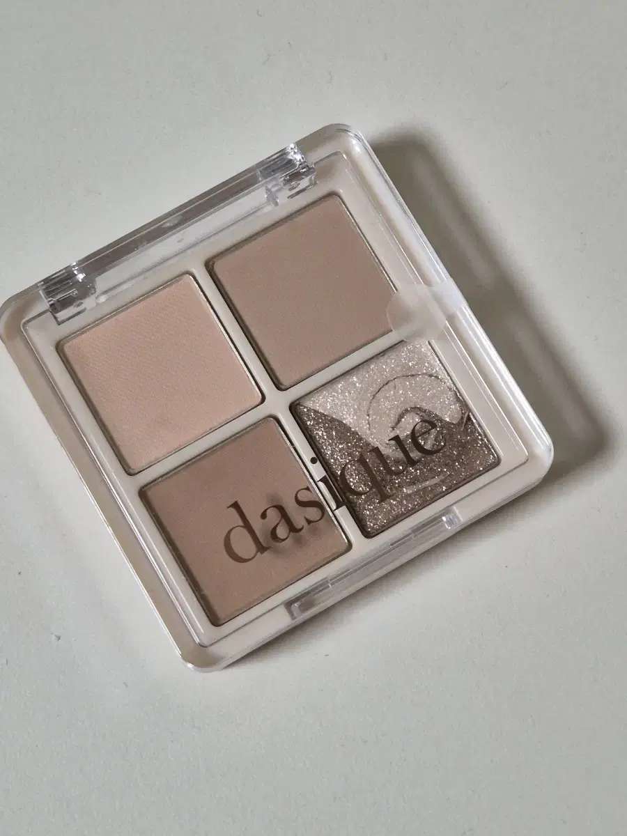 Deyziek Milk Latte Mini Shadow Palette