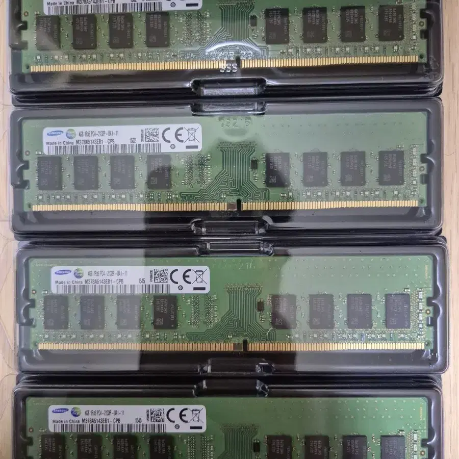 삼성 DDR4 4GX4 16G 팝니다(램케이스)