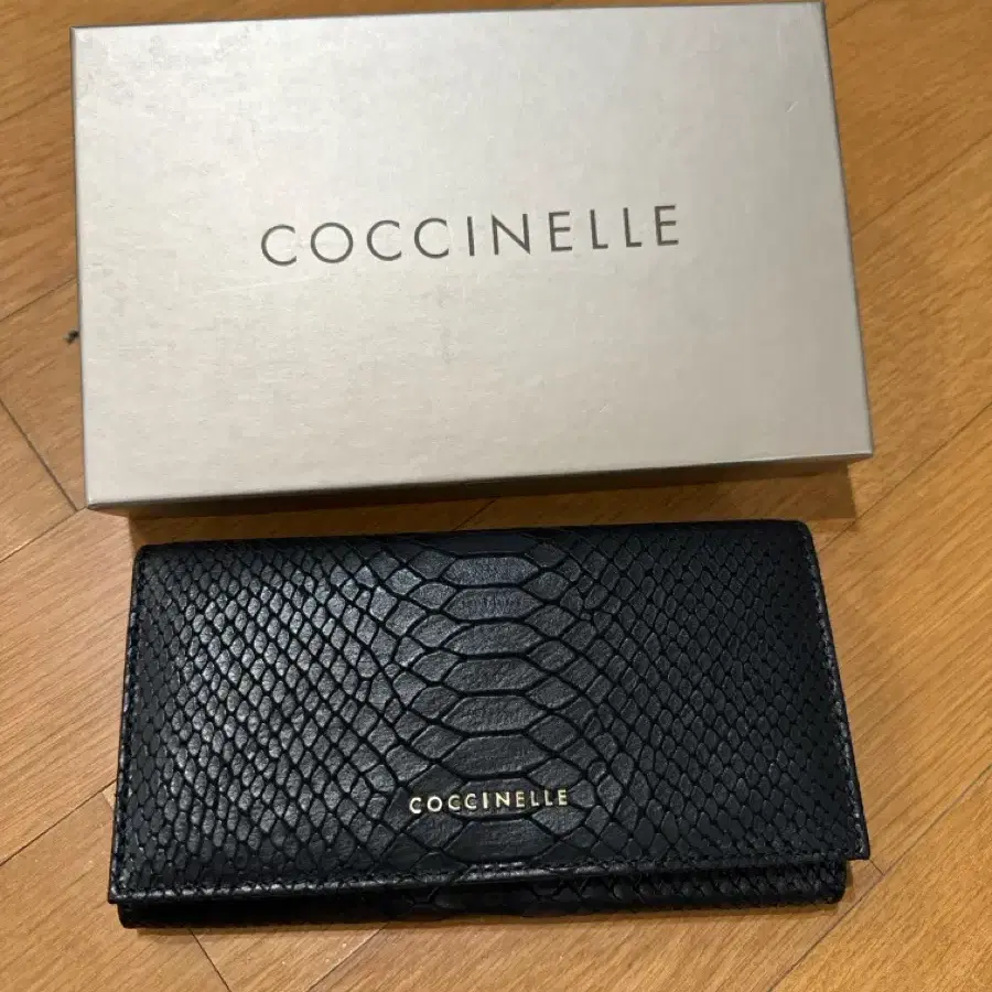 COCCINELLE 코치넬리 핸드메이드 장지갑 박스구성 (새상품)