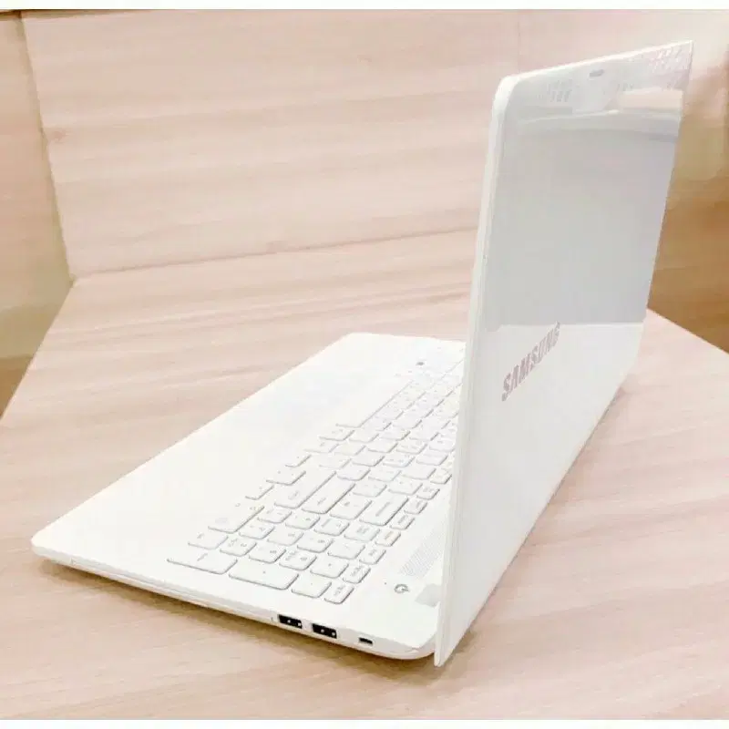 [Individual/Rollable/Performance 2x UP] Samsung White Laptop