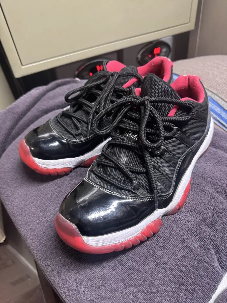 Jordan 11 Low Bred 265