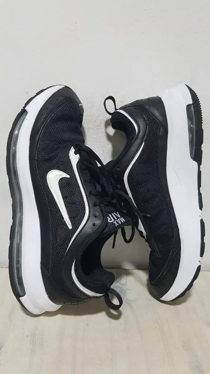 택포 265~270 정품 나이키 NIKE AIR-MAX 경량 쿠션 운동화