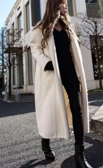 컨디션 최상 그램 립스 리버서블 무스탕 보아 화이트 코트