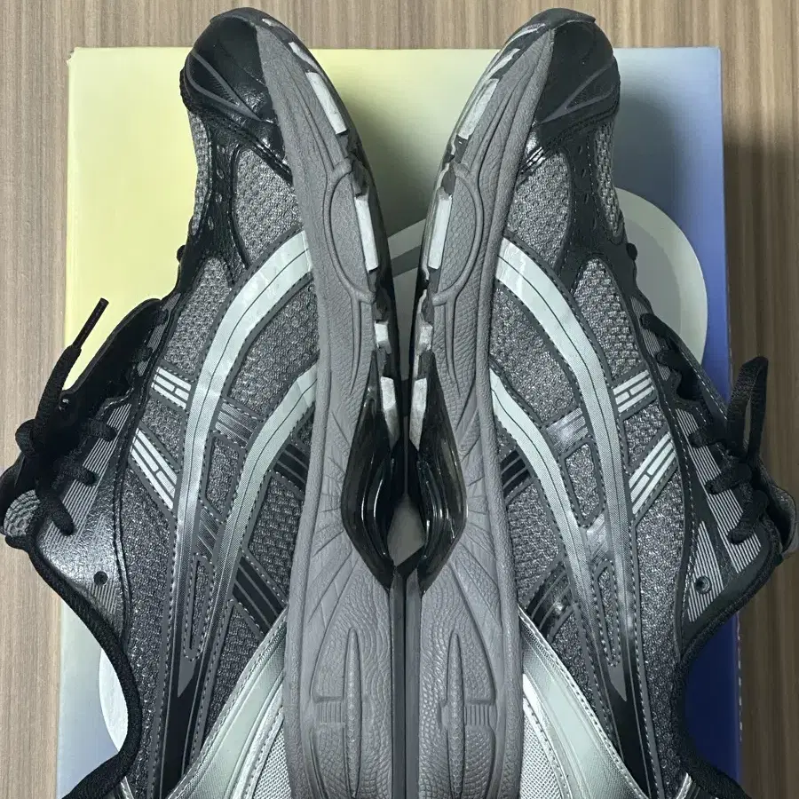 asics 아식스 더뮤지엄비지터 젤 카야노 14 285