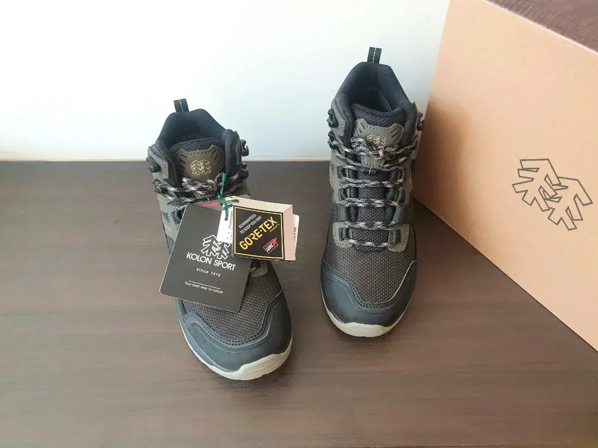 KOLON Gore-Tex hiking boots / New product 240