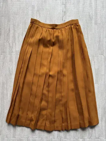 맥피 MACPHEE 투모 롤랜드플리츠 스커트 36사이즈