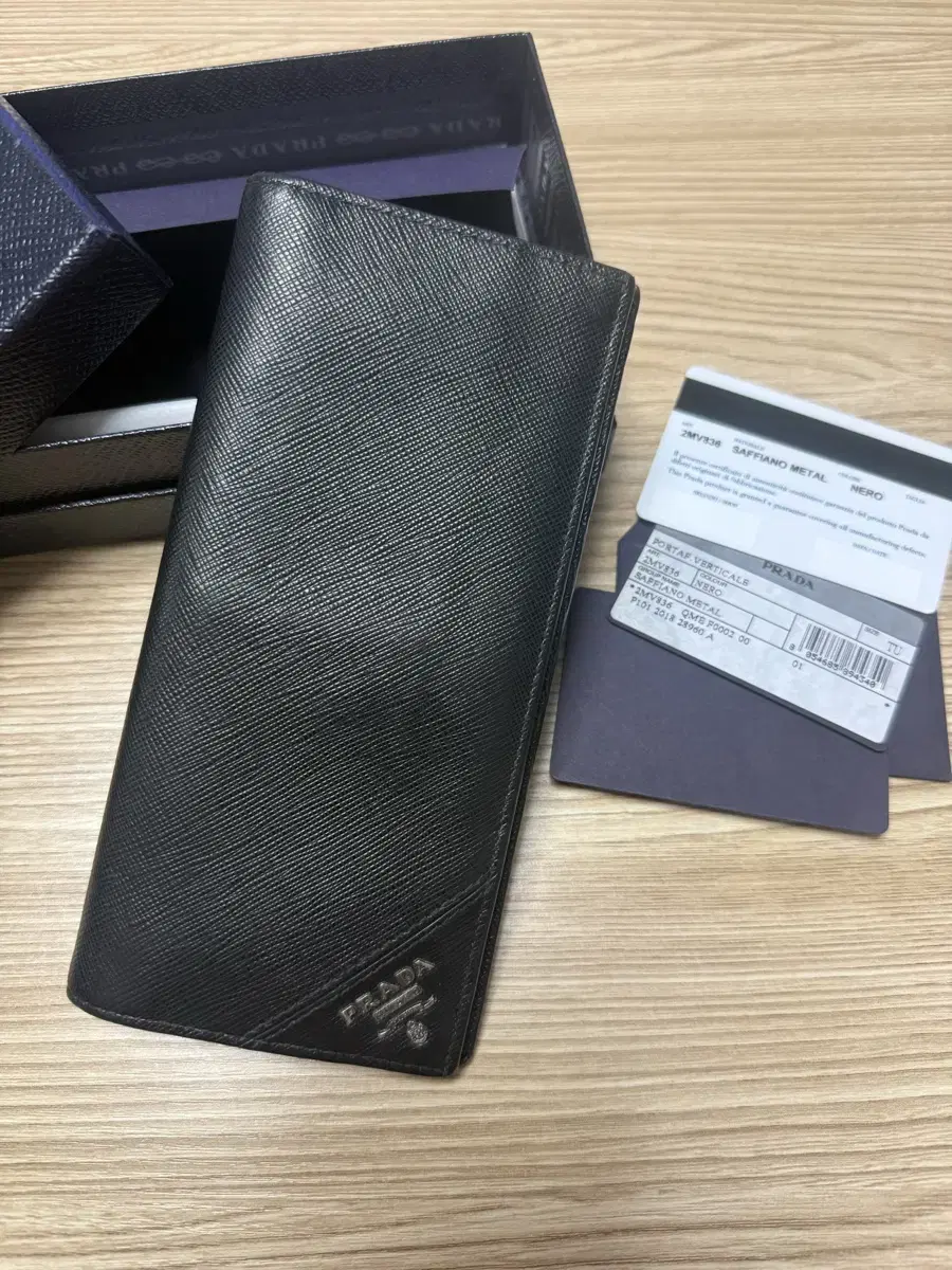 프라다 사피아노 장지갑 판매합니다