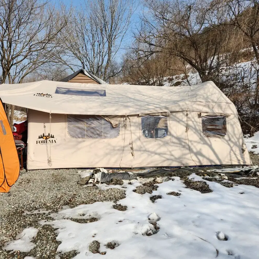 tents on car Intrepid Camp Gear Geo SOLO Hardshell Rooftop Tent – 60‐Second Setup, 1‐Person, Lightweight, 36% More Space & Headroom