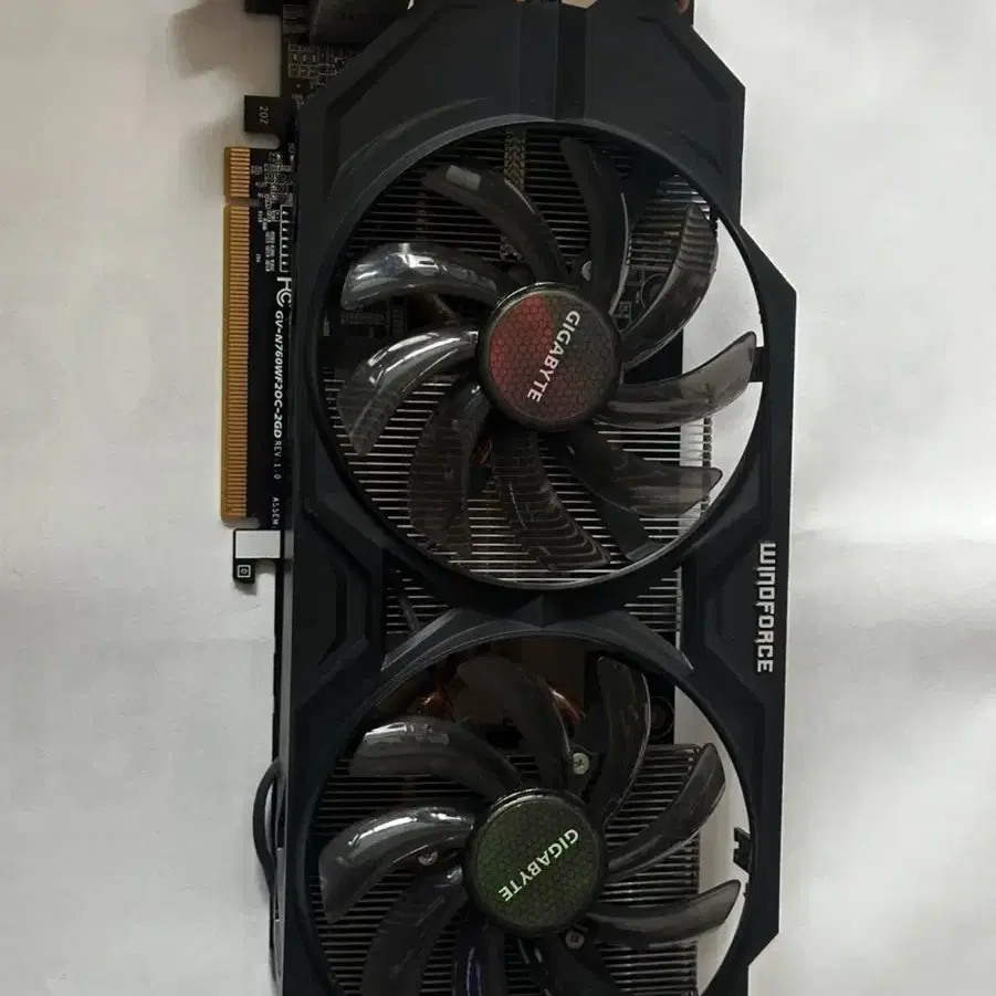 기가바이트 윈드포스 GTX 760 2G 그래픽카드