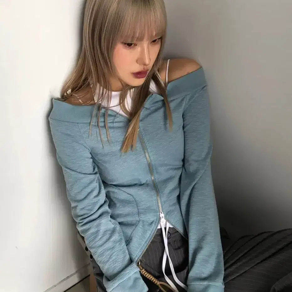 SOFT OFF SHOULDER ZIP-UP 오프숄더 집업 자켓