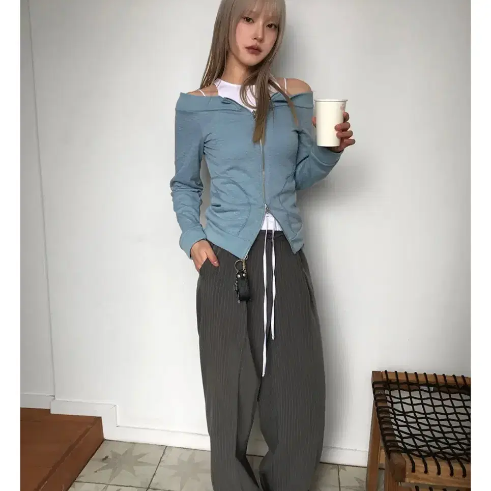 SOFT OFF SHOULDER ZIP-UP 오프숄더 집업 자켓