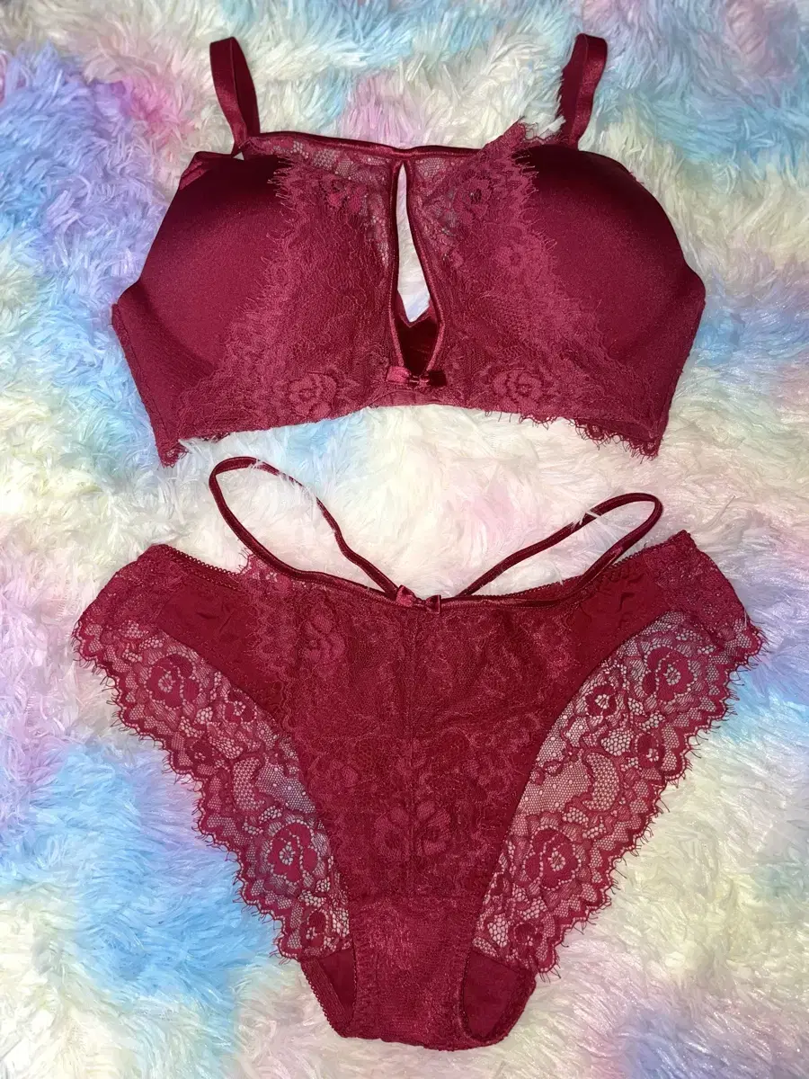 Used women's underwear set Emel