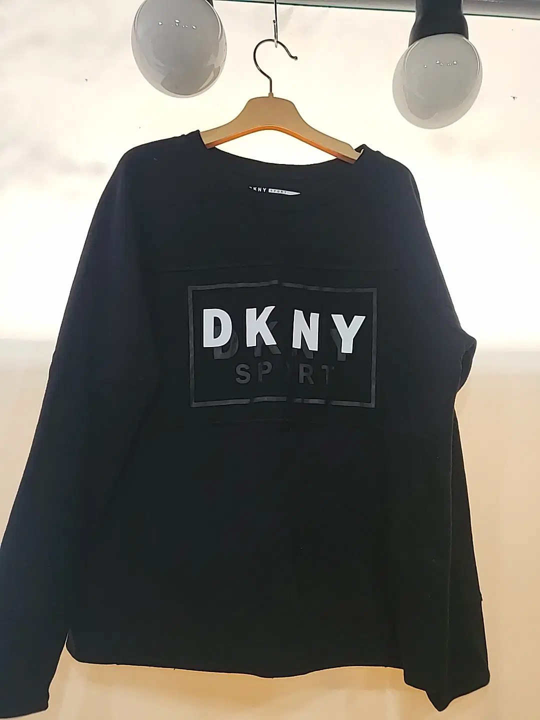 DKNY 여성 맨투맨