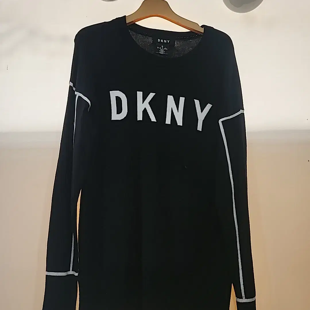 DKNY 여성 니트