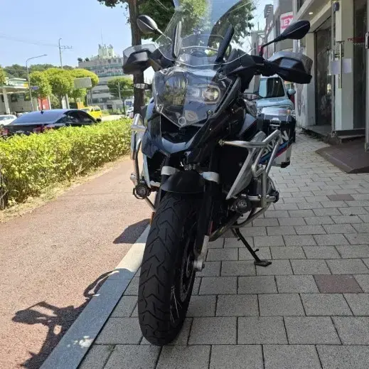 곧 봄이와요 명차 BMW R1200GS 타고 떠나보세요.