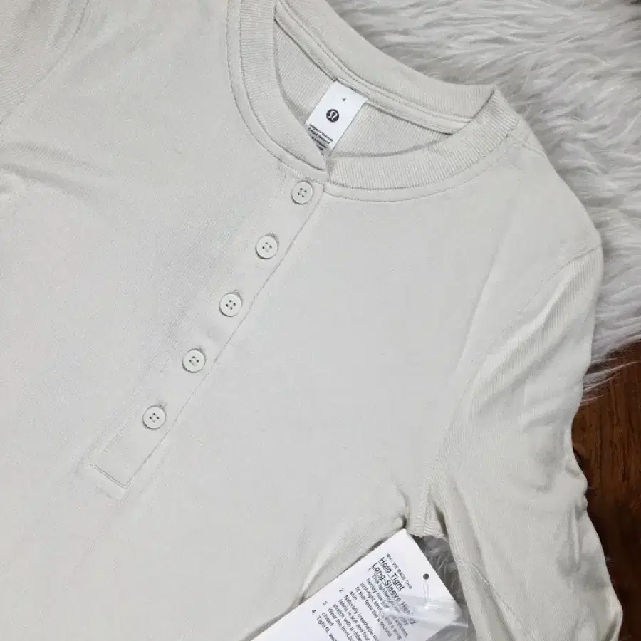 (새상품)룰루레몬 골지티셔츠 Hold Tight Henley Neck