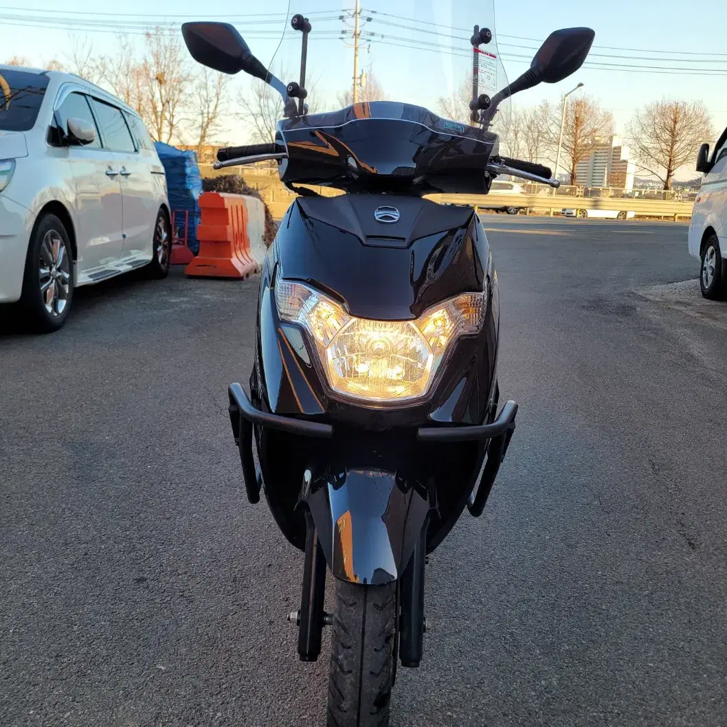 대림 VX125 25년 4천km 신차급컨디션 열선,짐대,스크린 24시문의