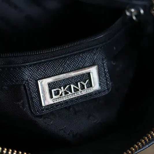 DKNY 사파이노 백