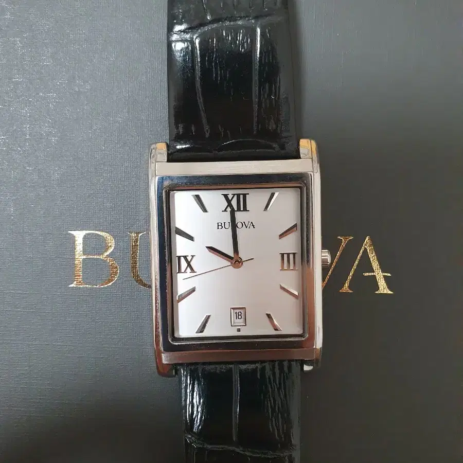 부로바(bulova) 남성 사각 렉탱귤러 시계 새제품급