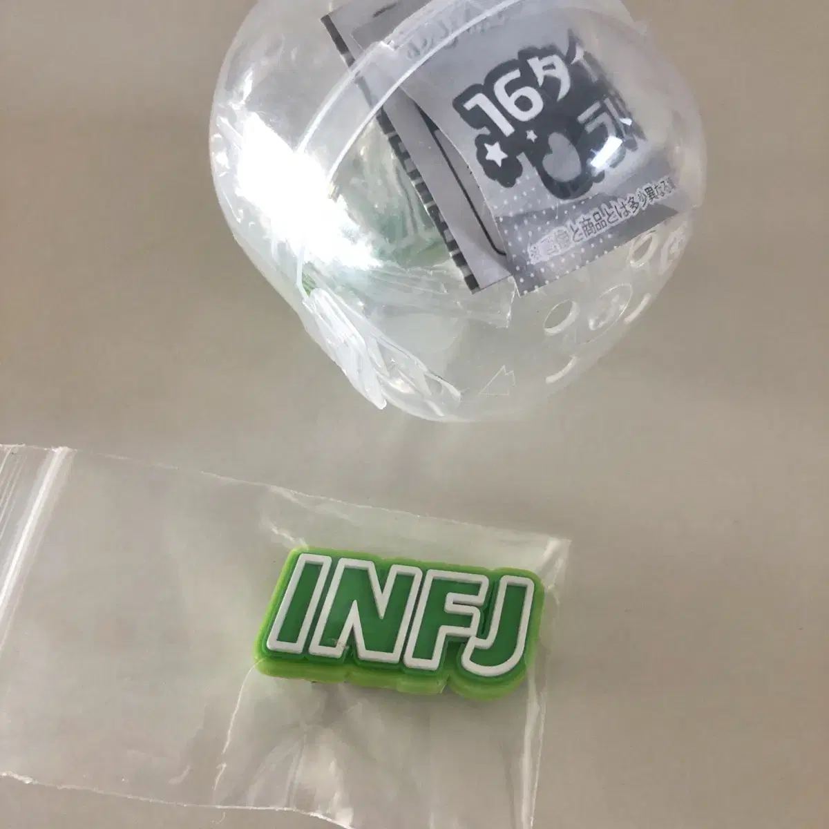 캡슐토이 가챠 MBTI / INFJ 집게핀 머리핀 미개봉 엠비티아이
