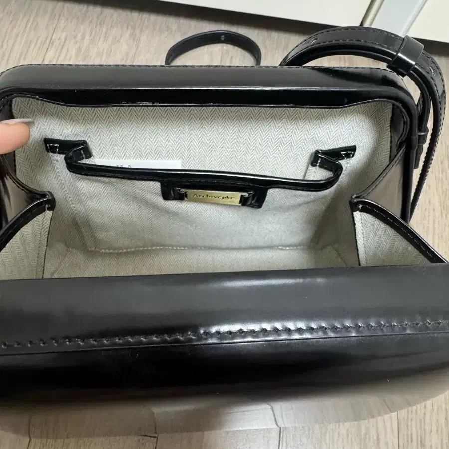 (새상품)아카이브앱크 Shell frame bag