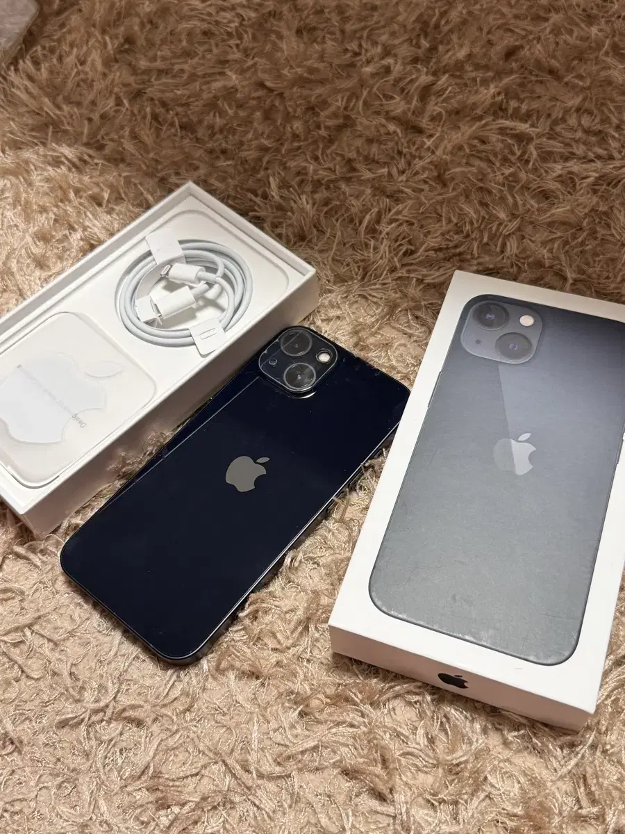 Selling iPhone 13 (256G, Midnight)