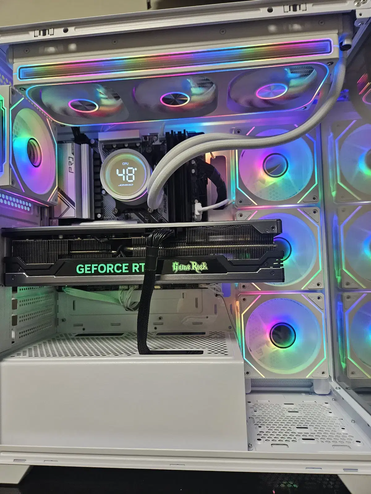 7950x3d, rtx4080 보석바 화이트 본체