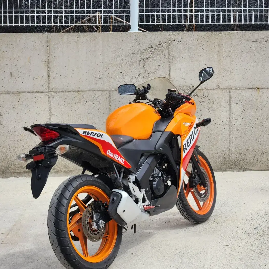 cbr125/랩솔/15년식/2만키로/135만원/한정판모델/ 판매합니다@@