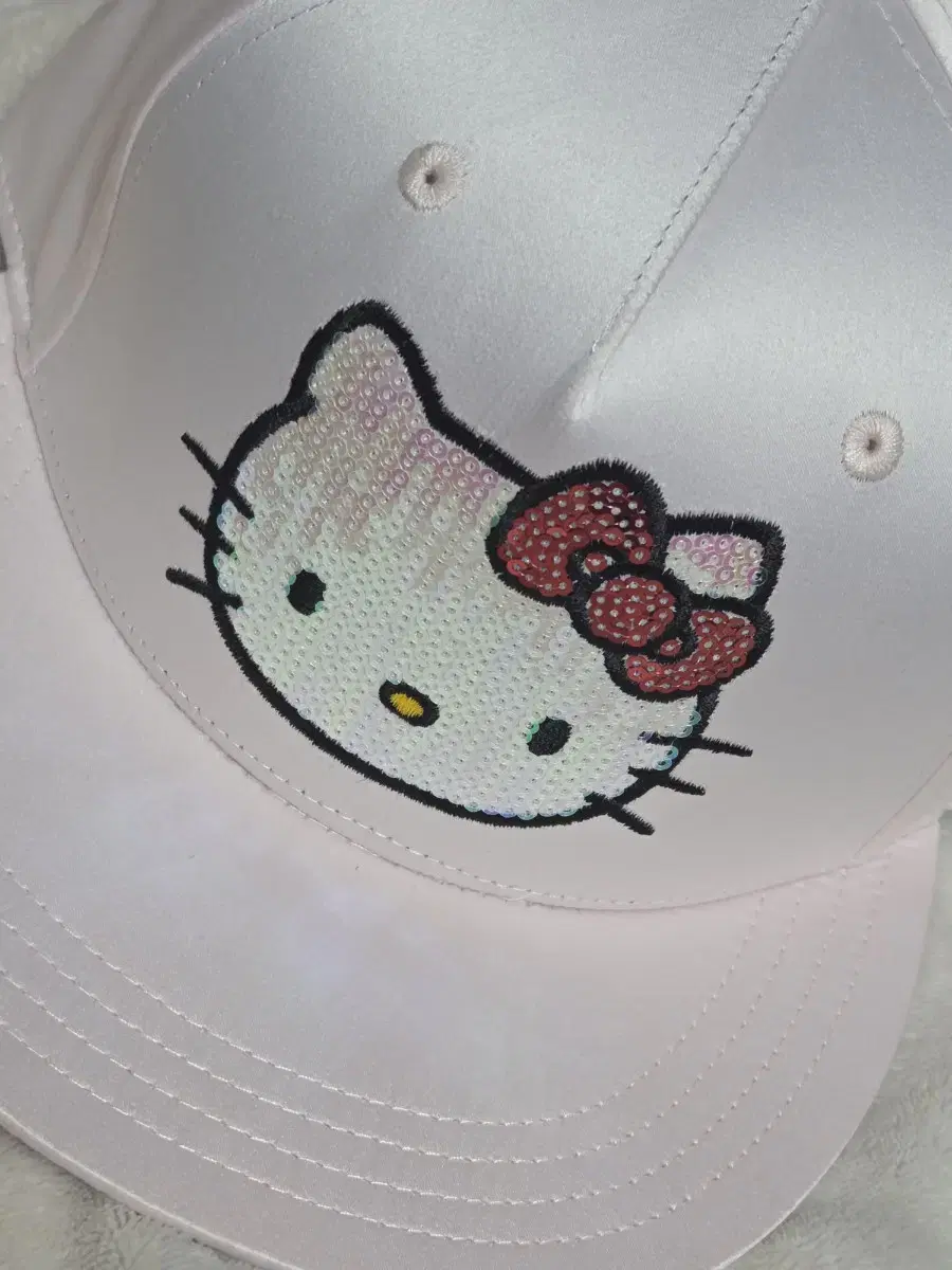 햇츠온 헬로키티 모자 스냅백 고전키티 hello kitty