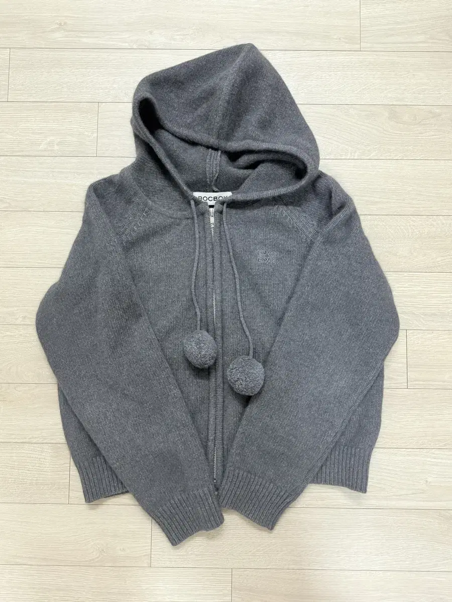 복복 POM POM KNIT ZIP-UP (GREY) 팝니다 !!