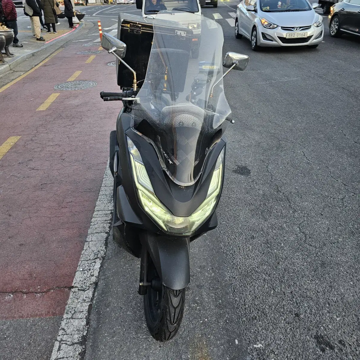 Pcx125 21년식 ABS 3만km 210만원 싸게 판매합니다! r3