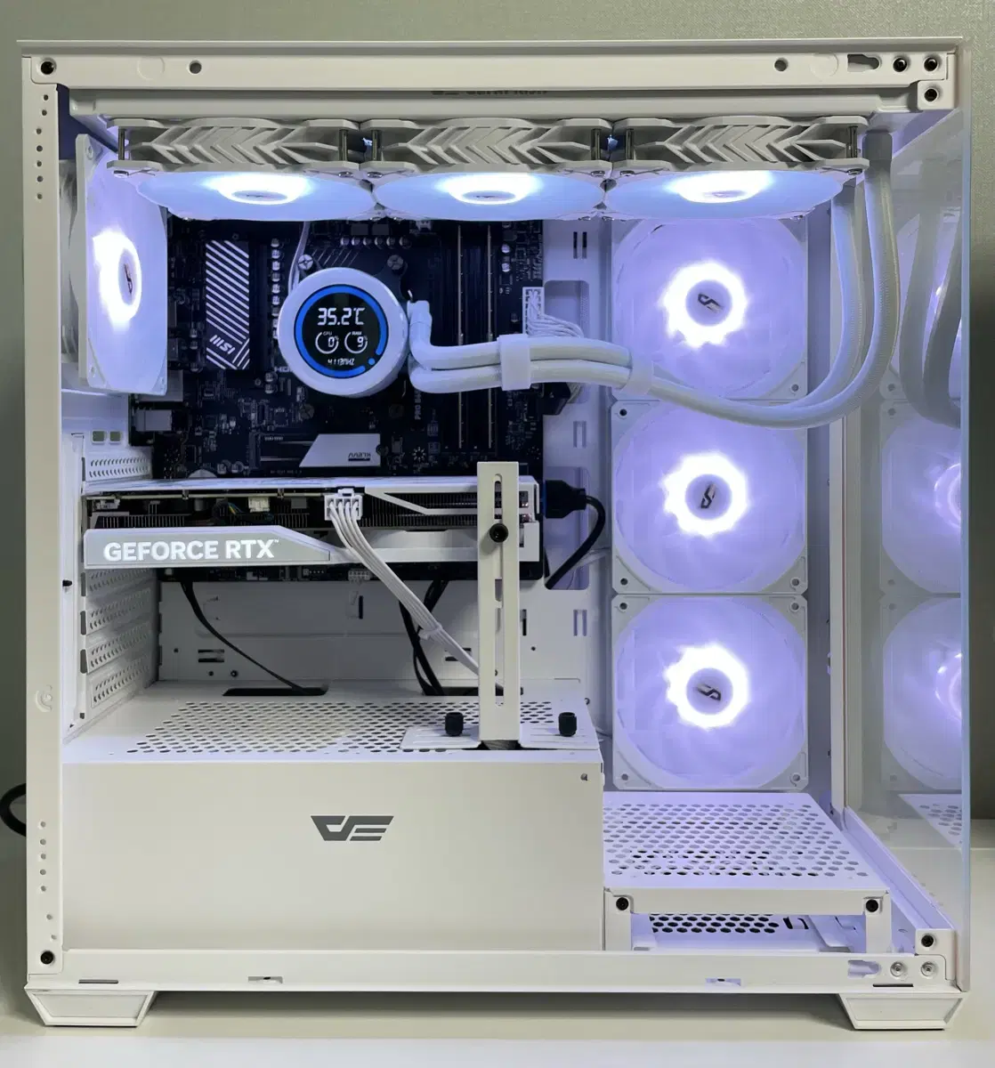 라이젠9600X, RTX4060Ti 신품 화이트PC본체