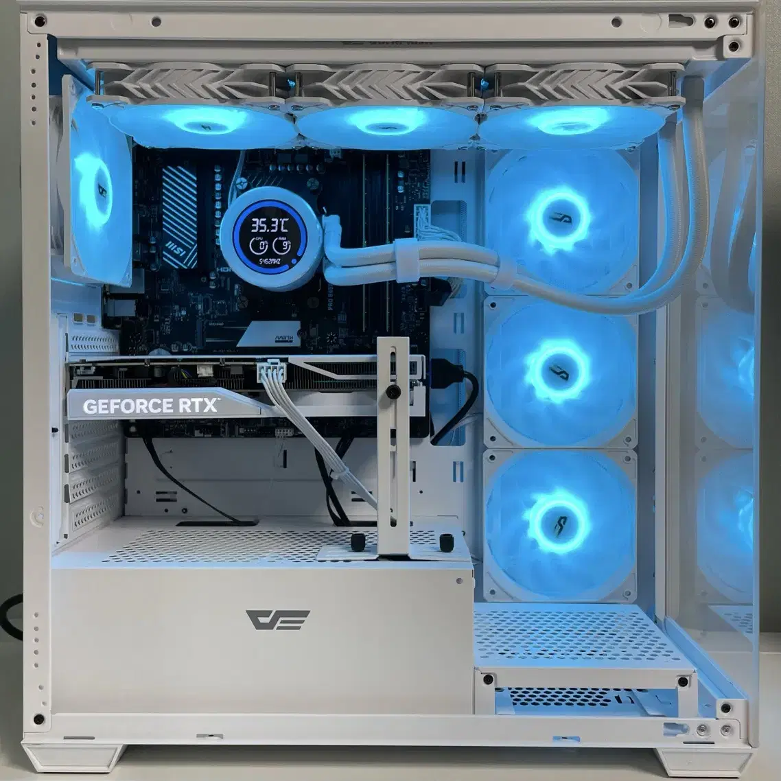 라이젠9600X, RTX4060Ti 신품 화이트PC본체