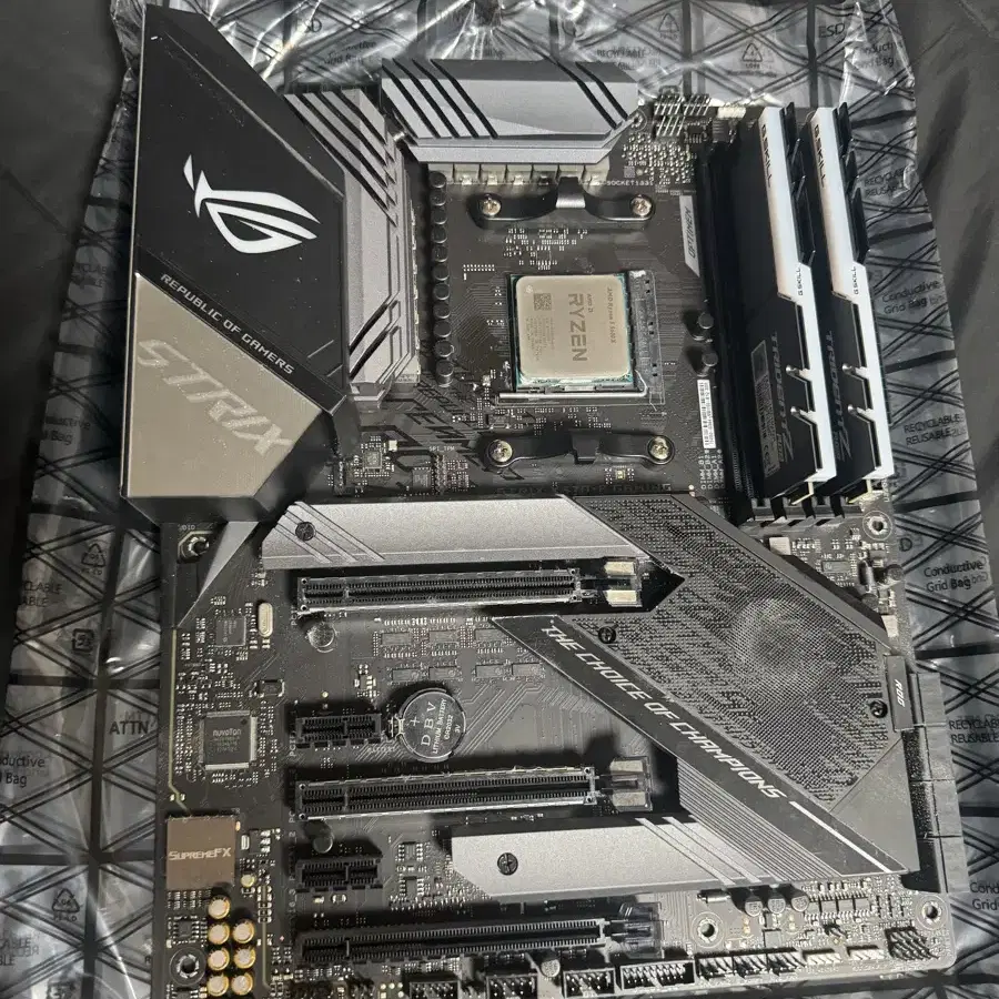 rog strix x570f,5600x,g.skil 8gx2일괄 팝니다