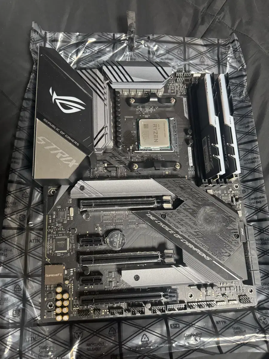 rog strix x570f,5600x,g.skil 8gx2일괄 팝니다