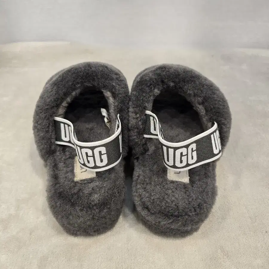 UGG 양털 샌들 슬리퍼 240