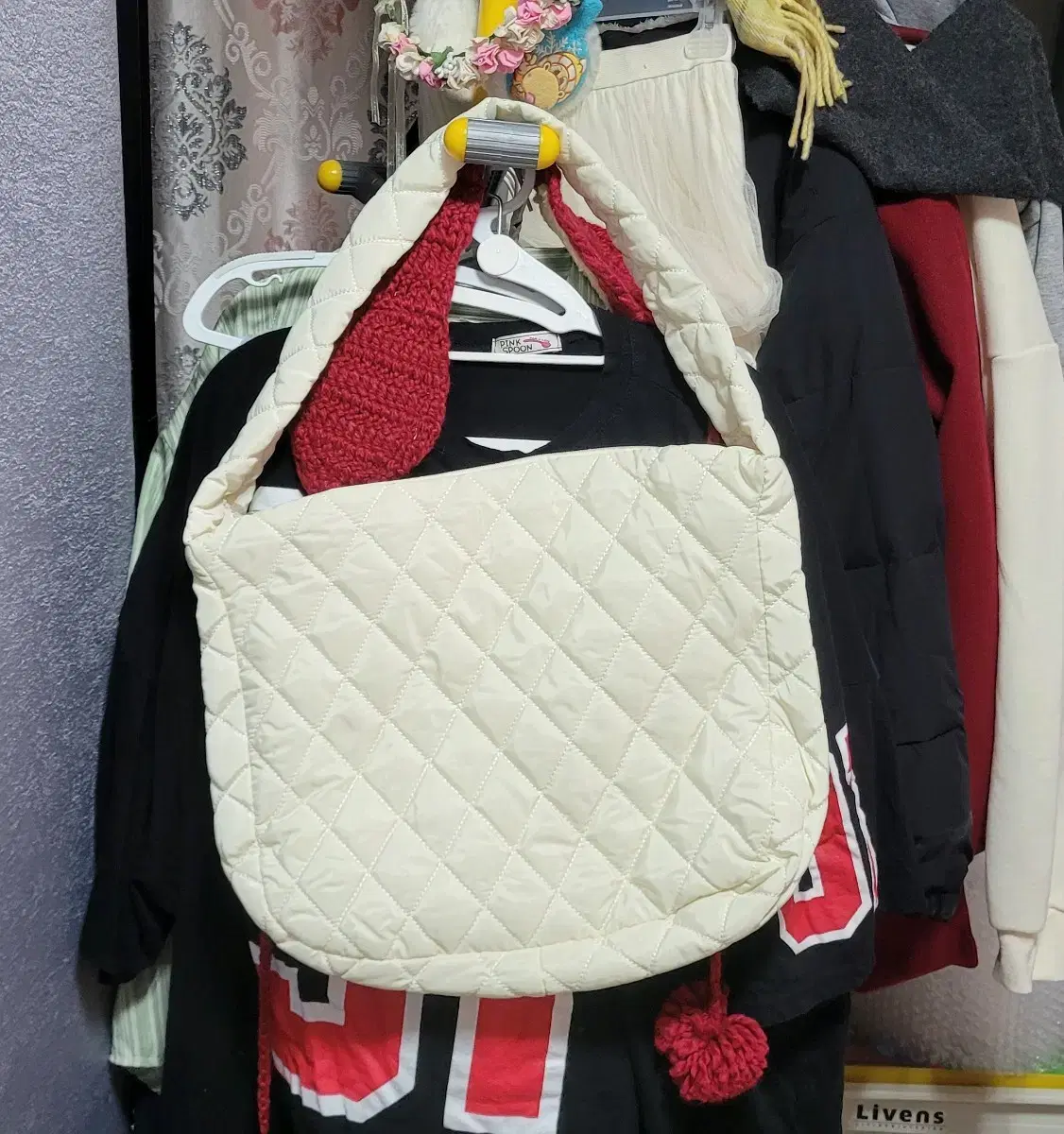 새상품 패딩백 구름가방 아이보리 크로스 대용량
