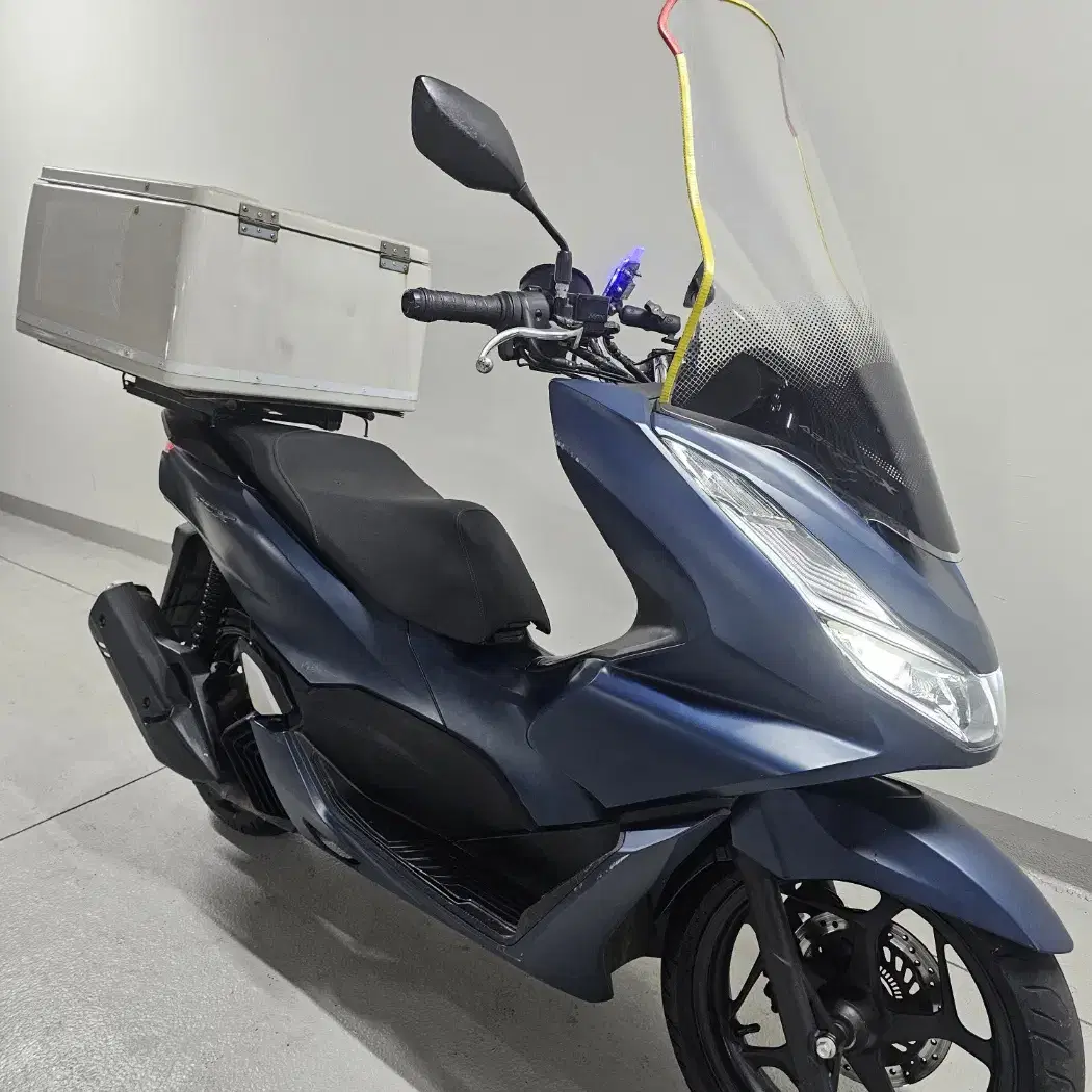 2023년식 1인신조 PCX125 블루 색상 판매합니다 .