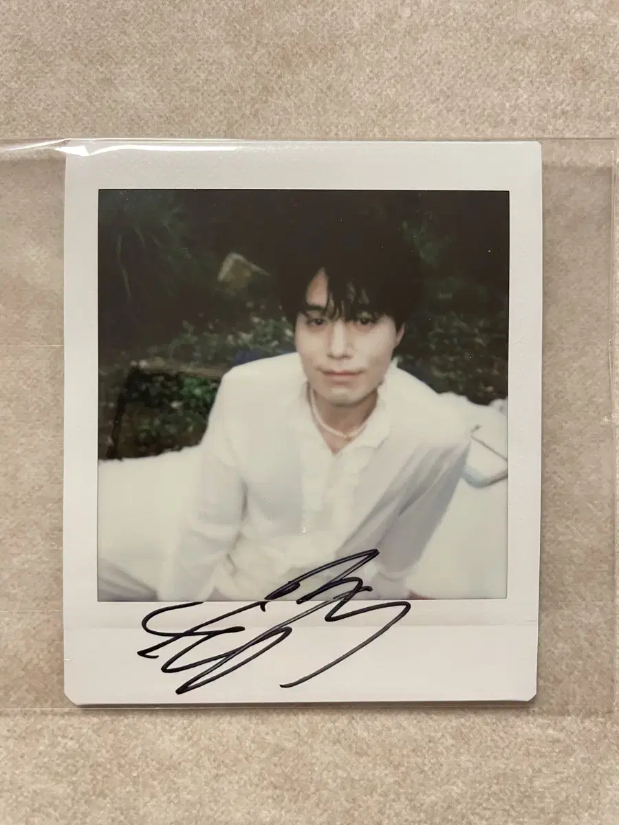 Lee Dongwook Starship Square 2025 season's greetings Winning autographed Polaroid