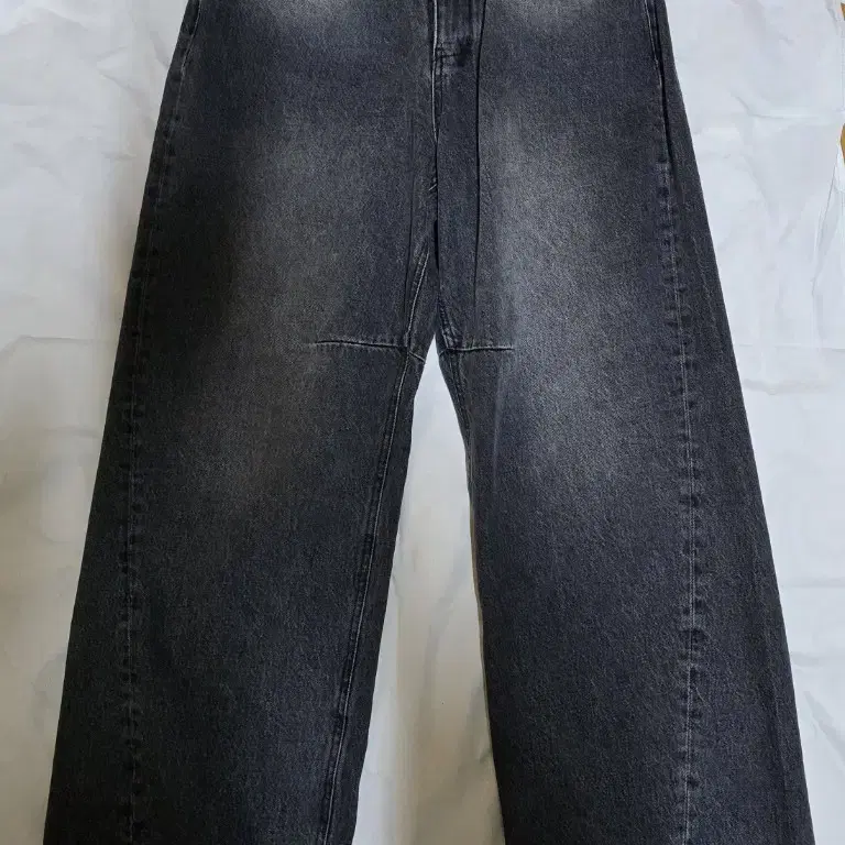 999휴머니티 CURVED HERITAGE DENIM PANTS