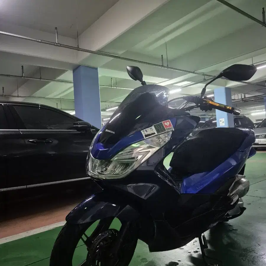 17년식 pcx125 출퇴근 오토바이 판매합니다