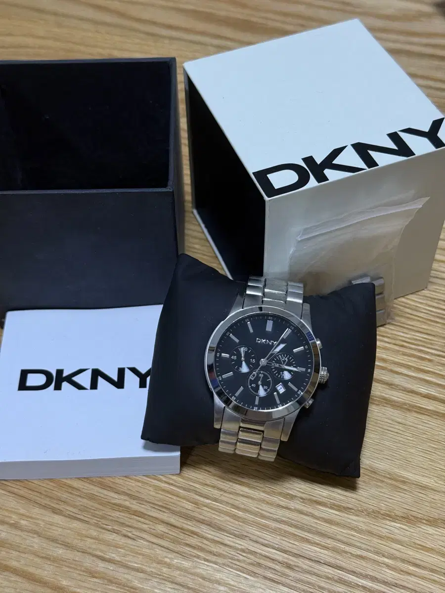 DKNY 남성시계