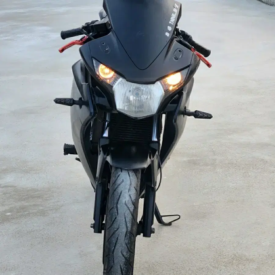 혼다CBR125R  15년식  4만키로 135만원 아크라포빅 블랙차량