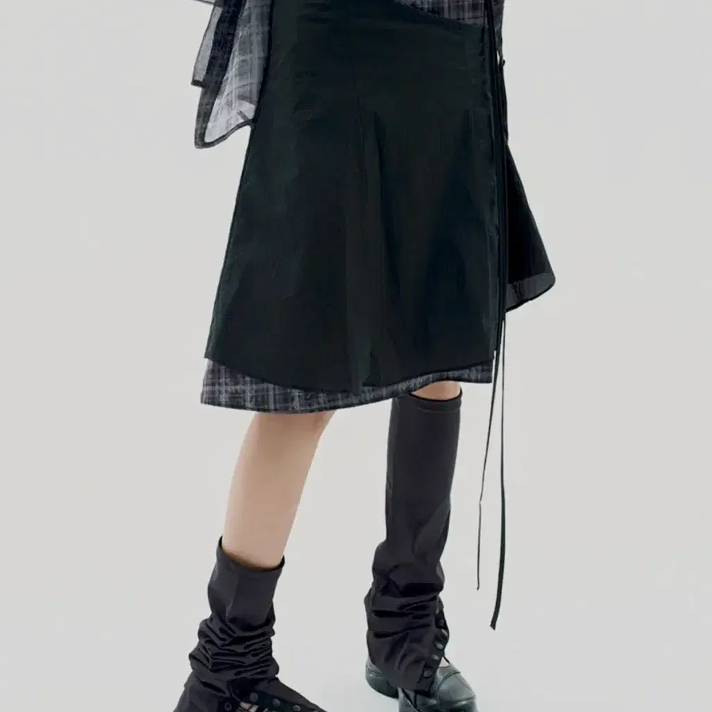 오호스 ojos Layered Strap Flare Skirt